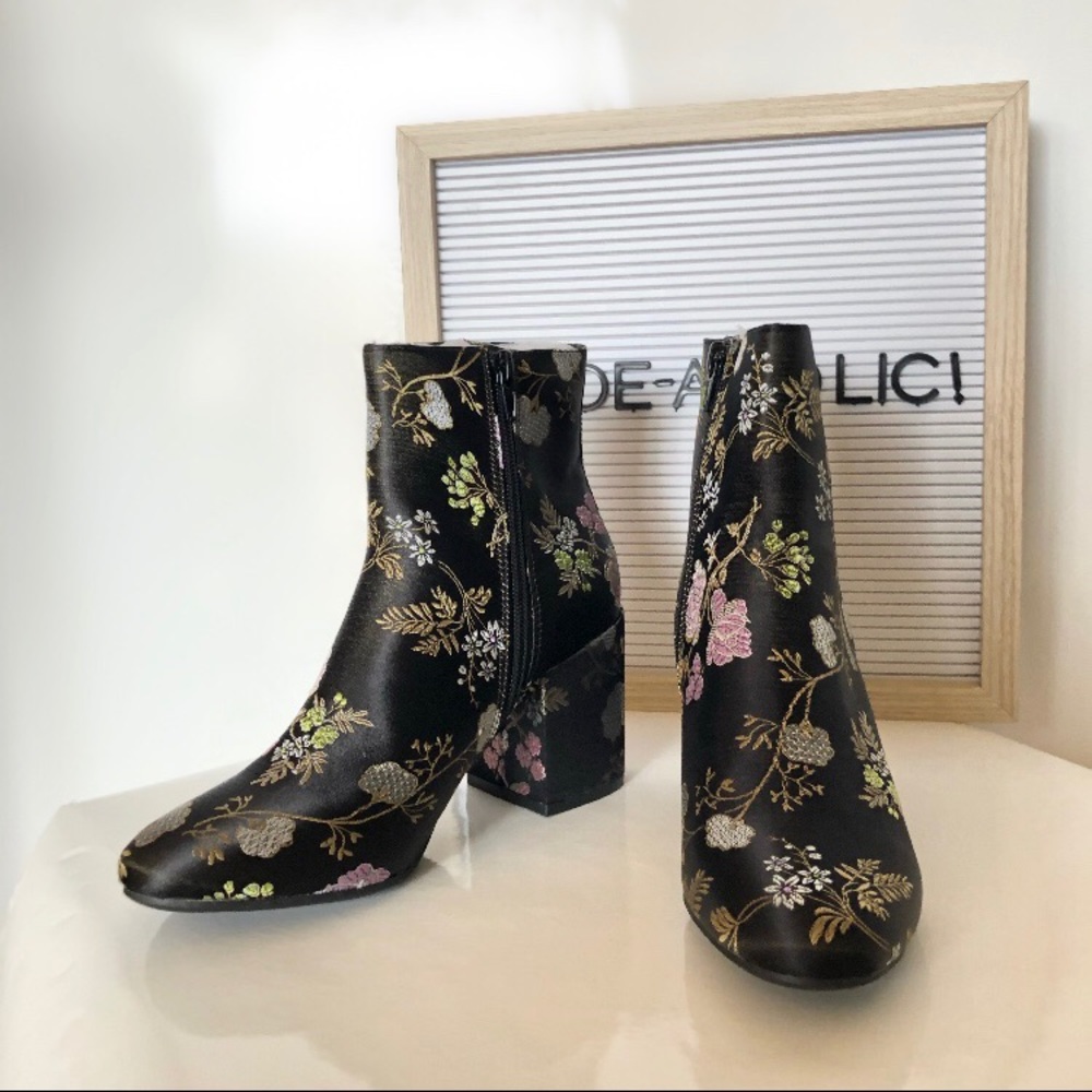 NEW Bar lll Women’s Gatlin Fabric Closed Toe Boot